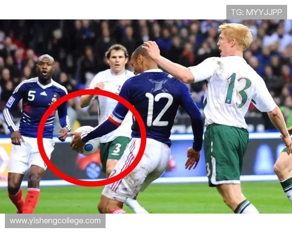 足球场上的绅士风范：那些犯规最少的足球明星们